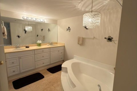 Condo in Miami, Florida, 2 bedrooms № 2075327 - photo 22