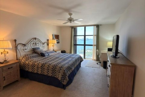 Condo in Miami, Florida, 2 bedrooms № 2075327 - photo 26