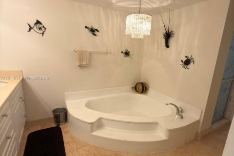 Condo in Miami, Florida, 2 bedrooms № 2075327 - photo 12