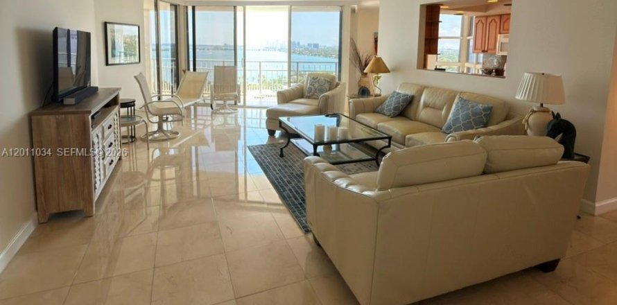 Condo in Miami, Florida, 2 bedrooms № 2075327