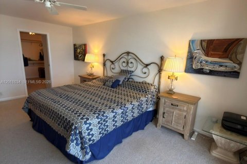 Condo in Miami, Florida, 2 bedrooms № 2075327 - photo 13