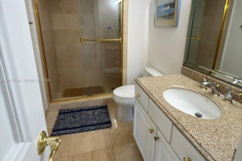 Condo in Miami, Florida, 2 bedrooms № 2075327 - photo 6