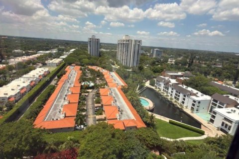 Condo in Miami, Florida, 2 bedrooms № 2075327 - photo 9
