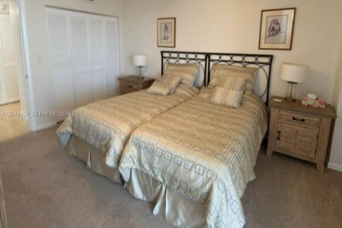 Condo in Miami, Florida, 2 bedrooms № 2075327 - photo 16