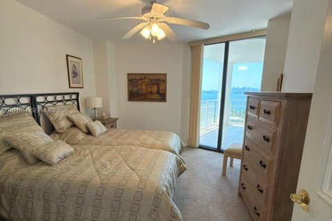 Condo in Miami, Florida, 2 bedrooms № 2075327 - photo 24