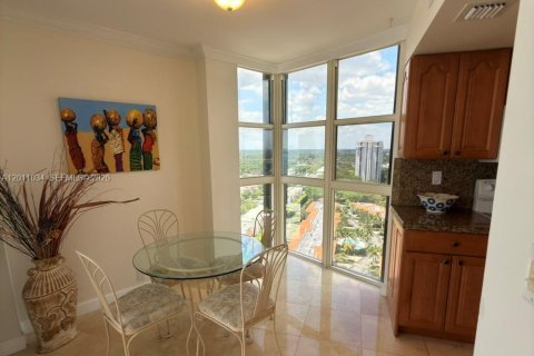Condo in Miami, Florida, 2 bedrooms № 2075327 - photo 11