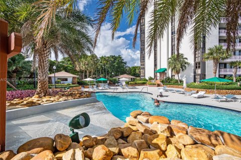 Condo in Miami, Florida, 2 bedrooms № 2075327 - photo 30