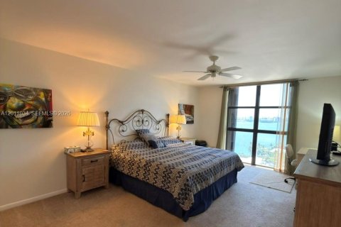Condo in Miami, Florida, 2 bedrooms № 2075327 - photo 25