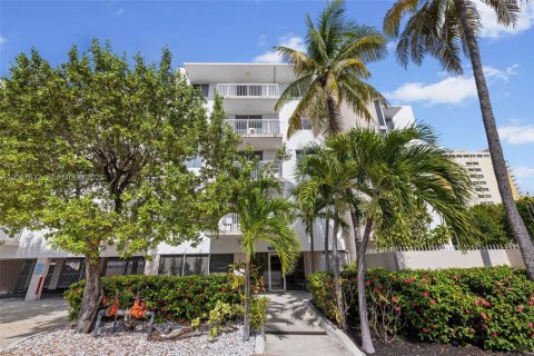 Copropriété à vendre à Miami Beach, Floride: 2 chambres, 91.97 m2 № 2241491 - photo 17