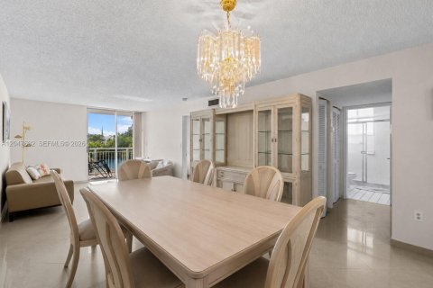 Copropriété à vendre à Miami Beach, Floride: 2 chambres, 91.97 m2 № 2241491 - photo 3