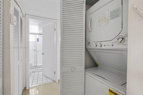 Copropriété à vendre à Miami Beach, Floride: 2 chambres, 91.97 m2 № 2241491 - photo 14