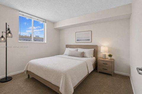 Copropriété à vendre à Miami Beach, Floride: 2 chambres, 91.97 m2 № 2241491 - photo 12