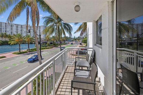 Copropriété à vendre à Miami Beach, Floride: 2 chambres, 91.97 m2 № 2241491 - photo 5
