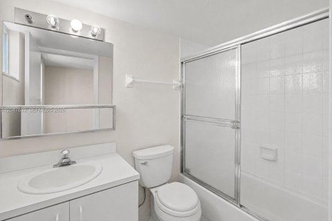 Copropriété à vendre à Miami Beach, Floride: 2 chambres, 91.97 m2 № 2241491 - photo 13