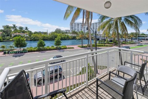 Copropriété à vendre à Miami Beach, Floride: 2 chambres, 91.97 m2 № 2241491 - photo 2