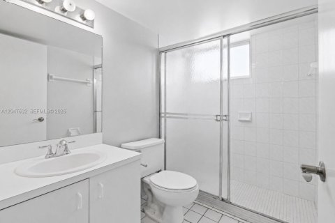 Copropriété à vendre à Miami Beach, Floride: 2 chambres, 91.97 m2 № 2241491 - photo 11