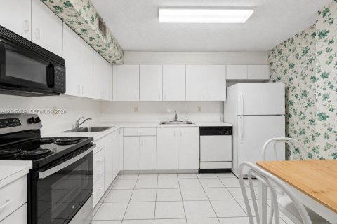 Copropriété à vendre à Miami Beach, Floride: 2 chambres, 91.97 m2 № 2241491 - photo 7