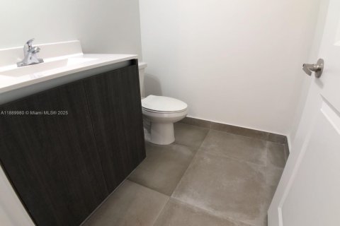 Adosado en alquiler en Miami, Florida, 3 dormitorios, 155.33 m2 № 1939249 - foto 5