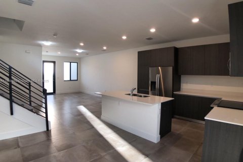 Adosado en alquiler en Miami, Florida, 3 dormitorios, 155.33 m2 № 1939249 - foto 6