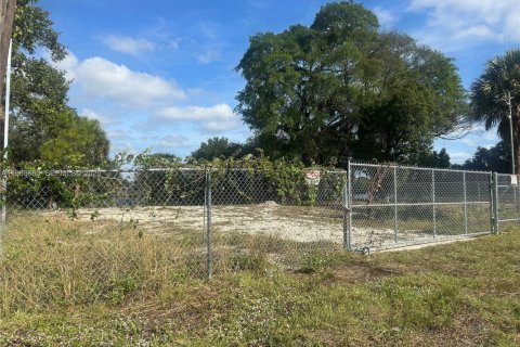 Immobilier commercial à Dania Beach, Floride № 2030454