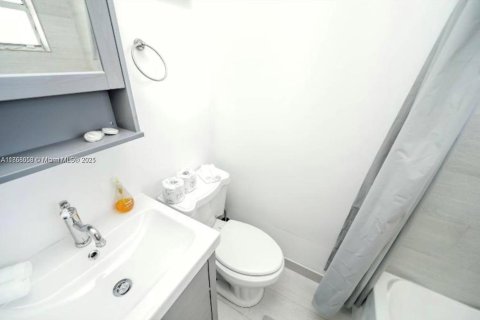 Condo in Miami Beach, Florida, 1 bedroom  № 1896445 - photo 24