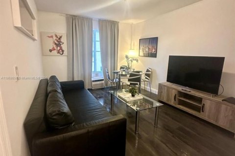 Condo in Miami Beach, Florida, 1 bedroom  № 1896445 - photo 11