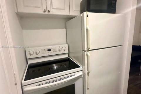 Condo in Miami Beach, Florida, 1 bedroom  № 1896445 - photo 15