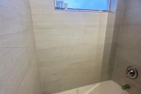 Condo in Miami Beach, Florida, 1 bedroom  № 1896445 - photo 21