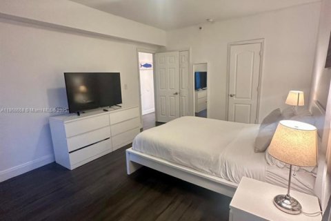 Condo in Miami Beach, Florida, 1 bedroom  № 1896445 - photo 14