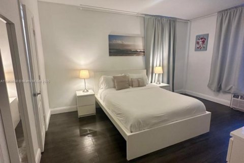 Condo in Miami Beach, Florida, 1 bedroom  № 1896445 - photo 10