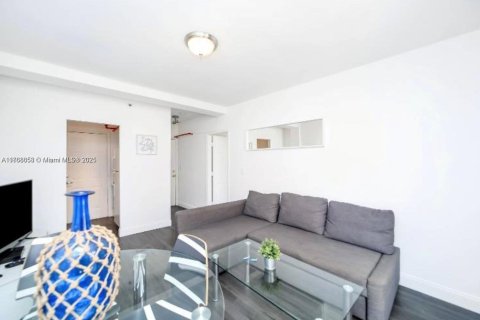 Condo in Miami Beach, Florida, 1 bedroom  № 1896445 - photo 2