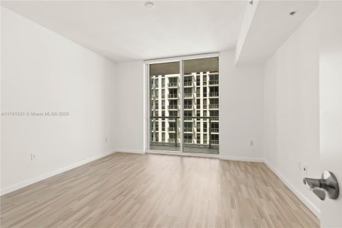 Condo in Miami, Florida, 1 bedroom  № 1860549 - photo 21