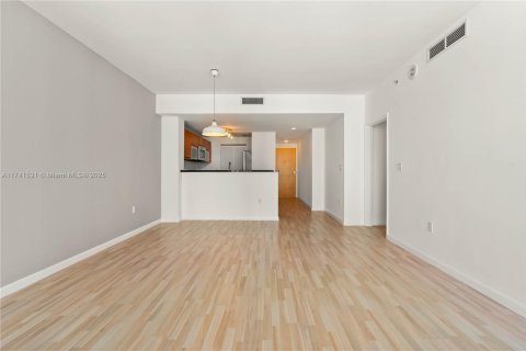 Condo in Miami, Florida, 1 bedroom  № 1860549 - photo 3