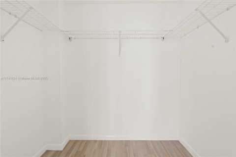Condo in Miami, Florida, 1 bedroom  № 1860549 - photo 23
