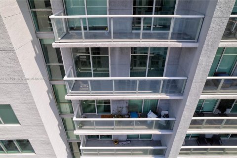 Condo in Miami, Florida, 1 bedroom  № 1860549 - photo 30