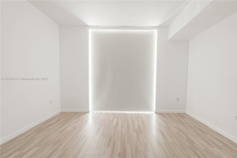 Condo in Miami, Florida, 1 bedroom  № 1860549 - photo 20