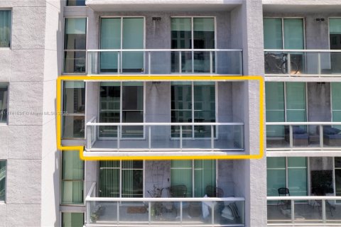 Condo in Miami, Florida, 1 bedroom  № 1860549 - photo 8