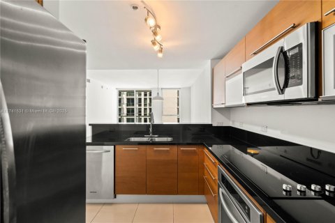 Condo in Miami, Florida, 1 bedroom  № 1860549 - photo 11