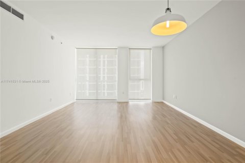 Condo in Miami, Florida, 1 bedroom  № 1860549 - photo 18