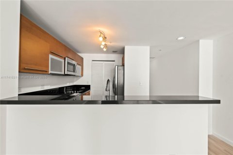 Condo in Miami, Florida, 1 bedroom  № 1860549 - photo 15
