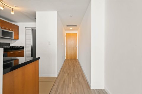 Condo in Miami, Florida, 1 bedroom  № 1860549 - photo 10