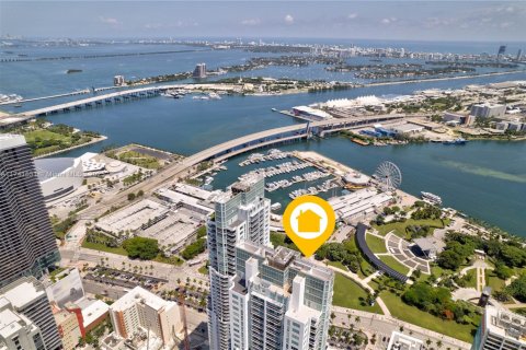 Condo in Miami, Florida, 1 bedroom  № 1860549 - photo 1