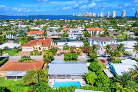 Casa en venta en Riviera Beach, Florida, 4 dormitorios, 168.99 m2 № 868414 - foto 1