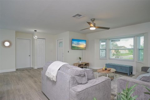 Casa en alquiler en Rotonda, Florida, 3 dormitorios, 131.46 m2 № 1624563 - foto 4