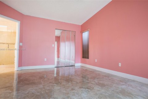 Купить виллу или дом в Майами, Флорида 3 спальни, 125.42м2, № 1828763 - фото 16