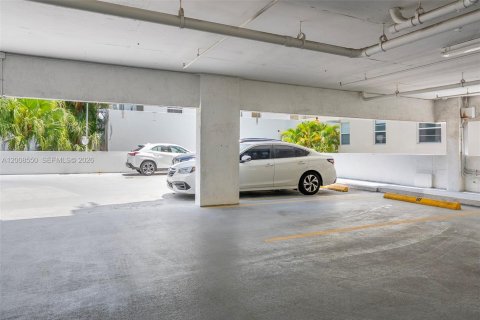Copropriété à vendre à Miami Beach, Floride: 2 chambres, 89.19 m2 № 2072202 - photo 27