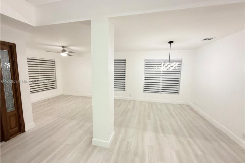 House in Pembroke Pines, Florida 4 bedrooms, 202.06 sq.m. № 1968993 - photo 9