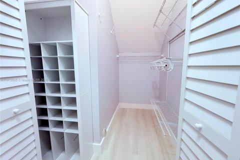 House in Pembroke Pines, Florida 4 bedrooms, 202.06 sq.m. № 1968993 - photo 22