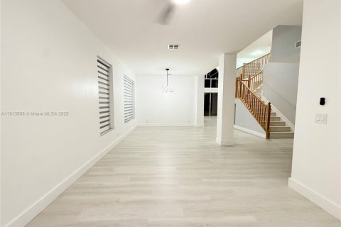 House in Pembroke Pines, Florida 4 bedrooms, 202.06 sq.m. № 1968993 - photo 7