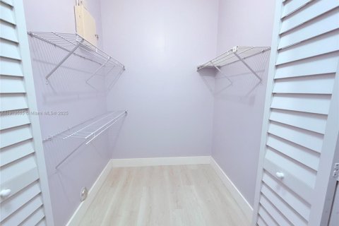 House in Pembroke Pines, Florida 4 bedrooms, 202.06 sq.m. № 1968993 - photo 23